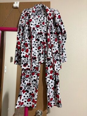 Girls Minnie Mouse White, Red & Black Two-Piece Pajama Set